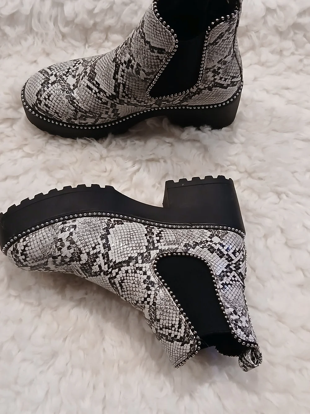 Snake-Print Platform Chelsea Boots - White/Black Size 6 Women's